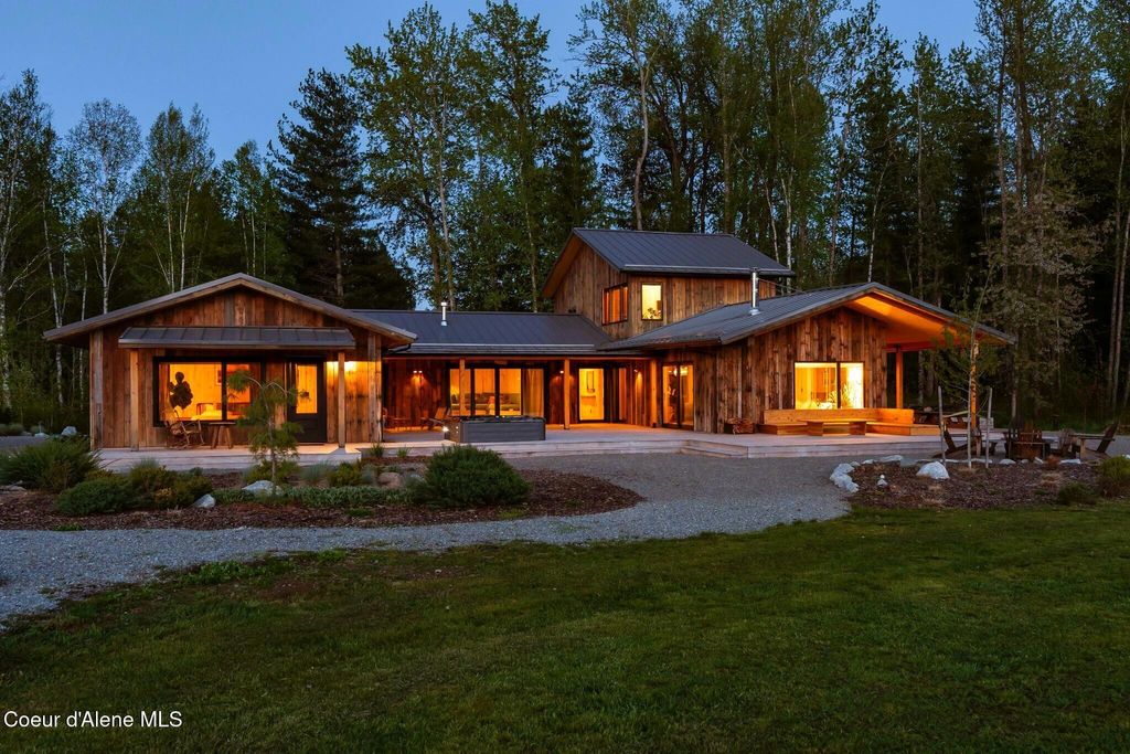 Photo of 202 Siskin Ln, Sandpoint, ID 83864 (MLS # 26-4757)