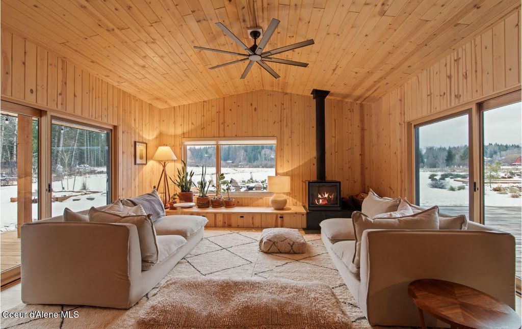 Photo of 202 Siskin Ln, Sandpoint, ID 83864 (MLS # 26-4757)