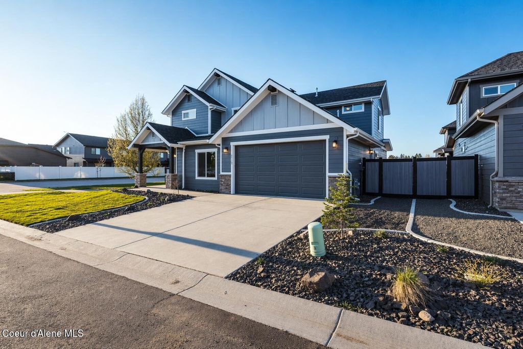 Photo of 673 MONASHEE LN, Hayden, ID 83835 (MLS # 26-4745)
