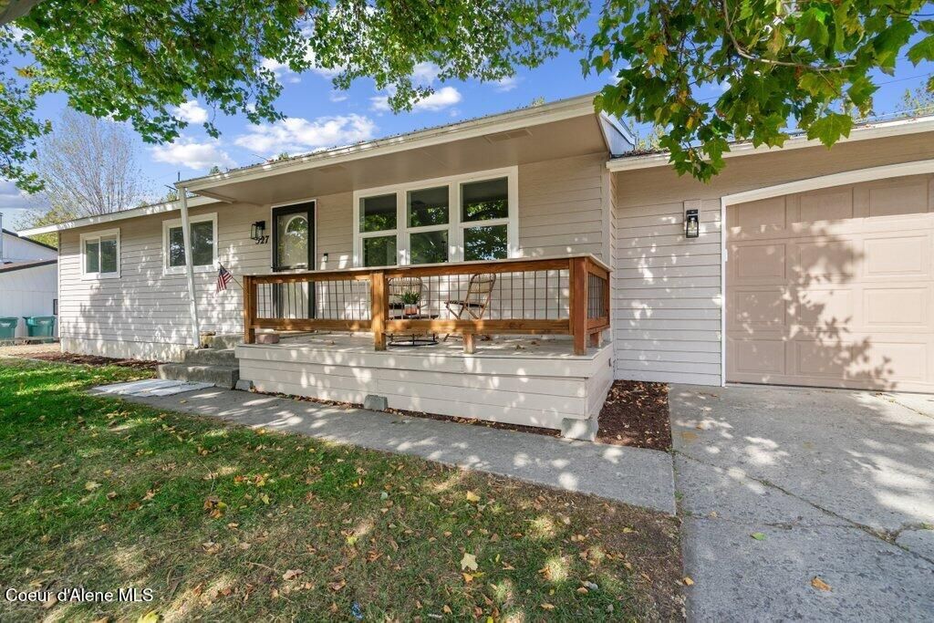 Photo of 527 23RD Ave, Post Falls, ID 83854 (MLS # 25-10257)