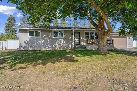 Photo of 527 23RD Ave, Post Falls, ID 83854 (MLS # 25-10257)