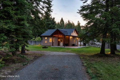 Photo of 274 Latigo Lane Lane, Naples, ID 83847 (MLS # 26-9558)