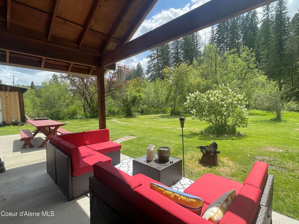 Photo of 84 Highland Flats Rd, Naples, ID 83847 (MLS # 25-5118)