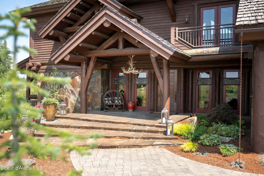 Photo of 16692 LAZURITE Dr, Coeur dAlene, ID 83814 (MLS # 25-7117)