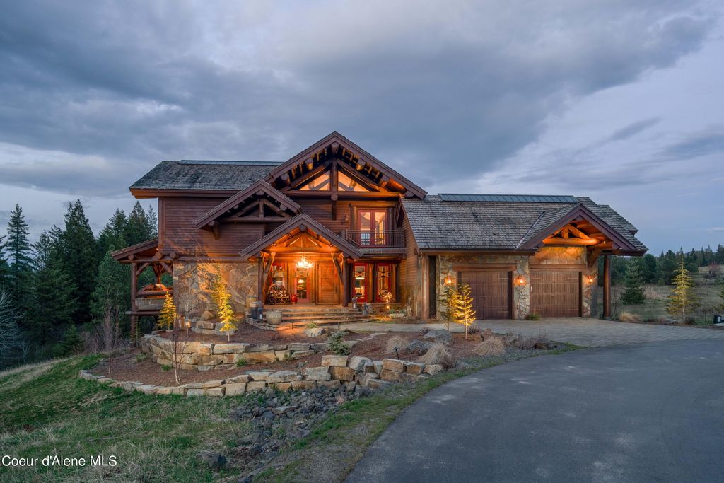 Photo of 16692 LAZURITE Dr, Coeur dAlene, ID 83814 (MLS # 25-7117)