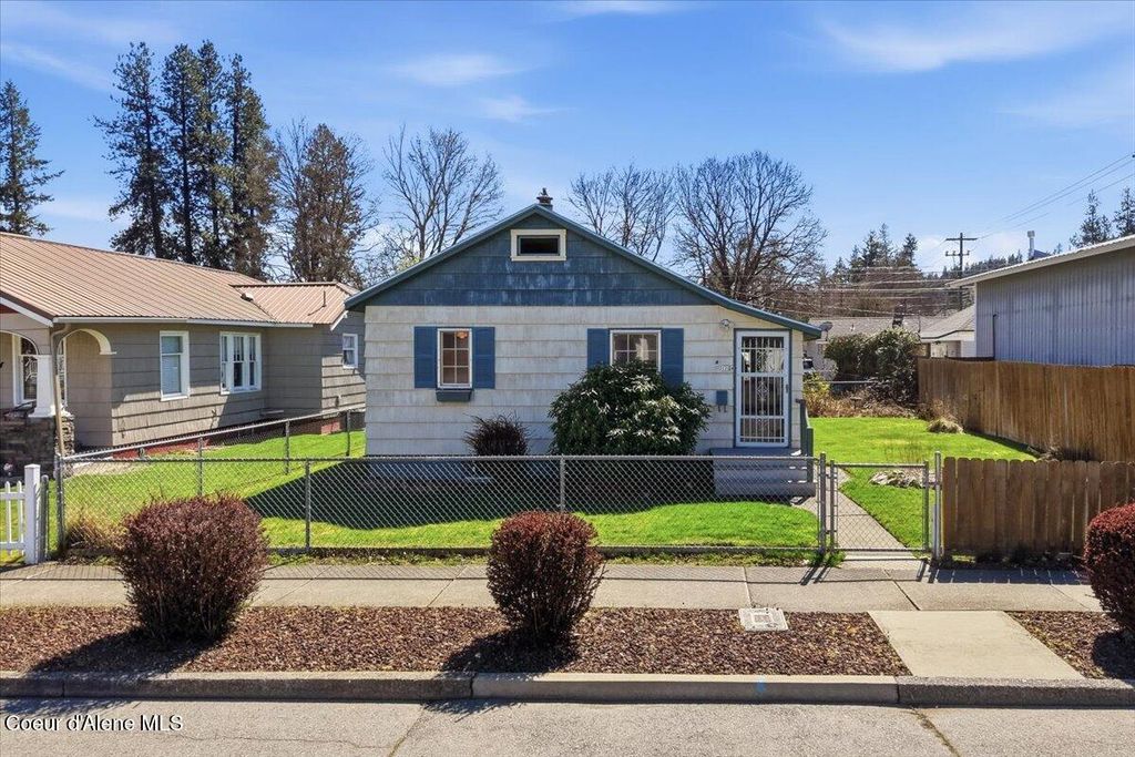 Photo of 1104 Indiana Ave, Coeur dAlene, ID 83814 (MLS # 26-3372)