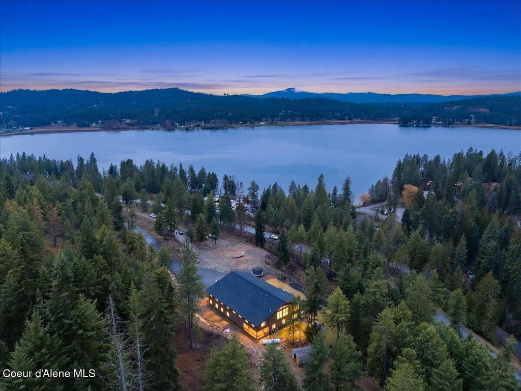 Photo of 17045 Cade Rd, Hauser, ID 83854 (MLS # 26-2676)