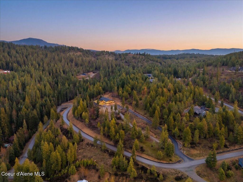 Photo of 17045 Cade Rd, Hauser, ID 83854 (MLS # 26-2676)