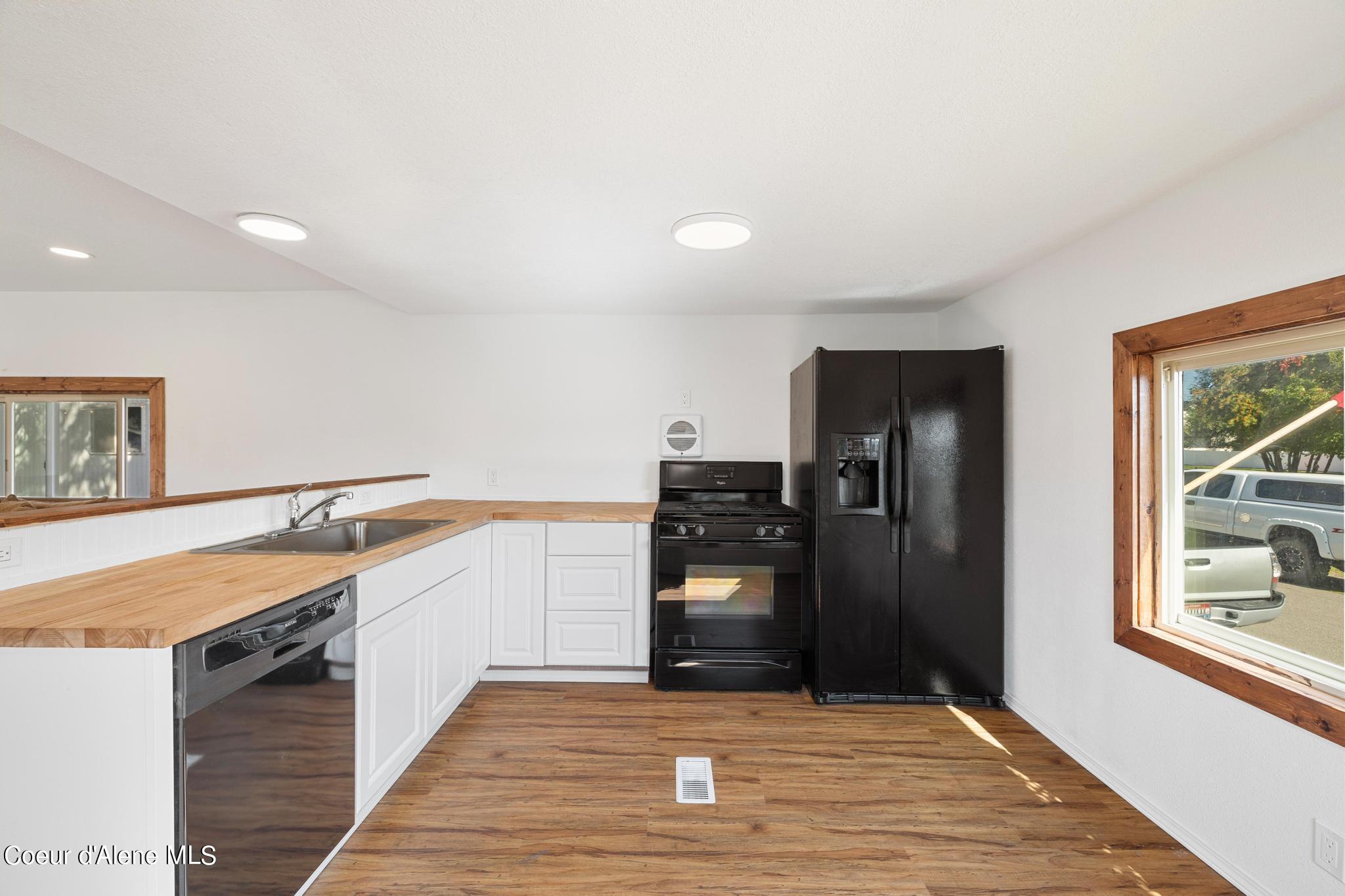 Post Falls, Idaho 83854, United States, 3 Bedrooms Bedrooms, ,2 BathroomsBathrooms,Residential,Active,90423