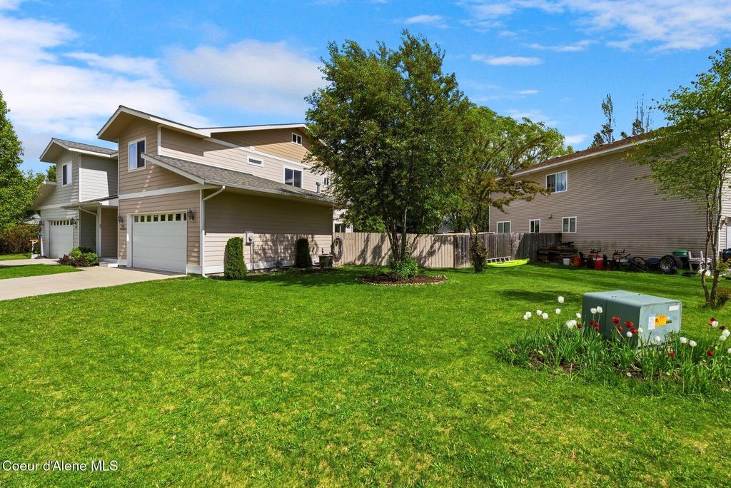 Photo of 1304 Honeysuckle Ave, Sandpoint, ID 83864 (MLS # 26-5224)