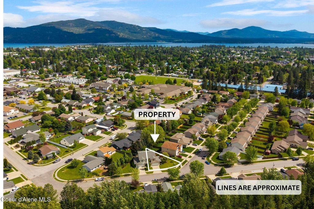 Photo of 1304 Honeysuckle Ave, Sandpoint, ID 83864 (MLS # 26-5224)
