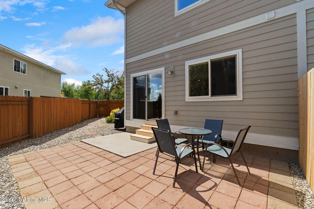 Photo of 1304 Honeysuckle Ave, Sandpoint, ID 83864 (MLS # 26-5224)