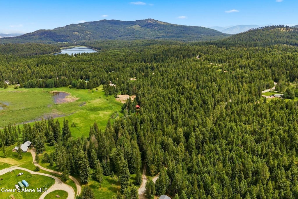 Photo of 3037 Dufort Rd, Sagle, ID 83860 (MLS # 26-5944)