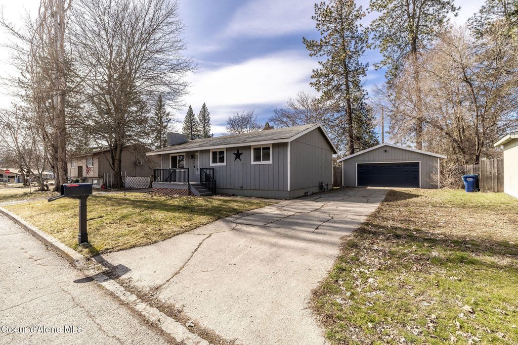Photo of 1041 17th St, Coeur dAlene, ID 83814 (MLS # 26-6880)