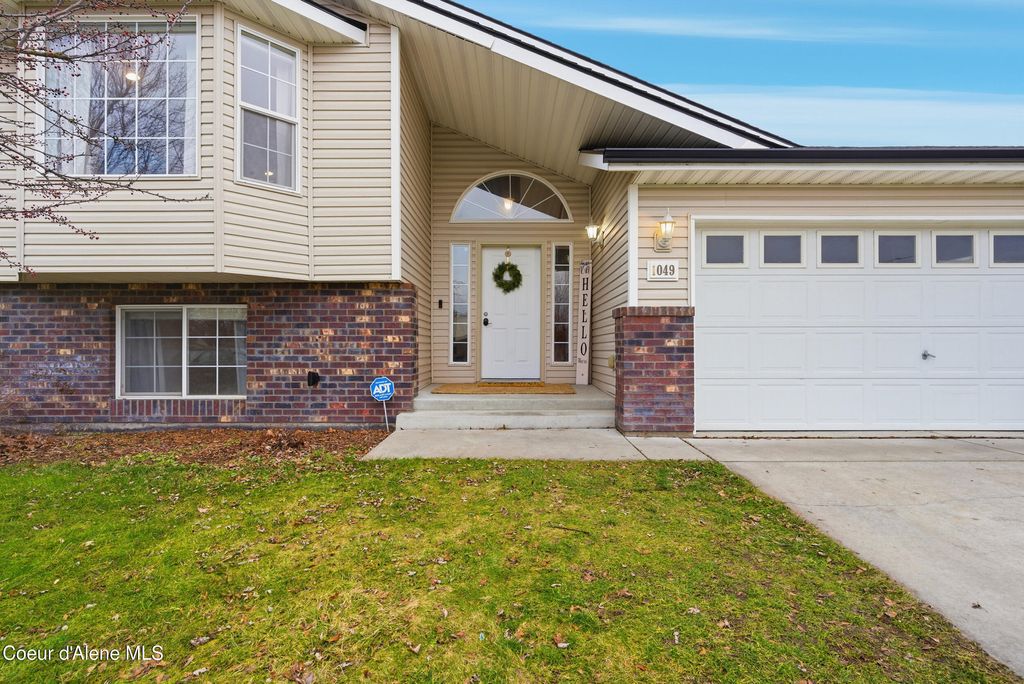 Photo of 1049 Bainbridge St, Post Falls, ID 83854 (MLS # 26-597)