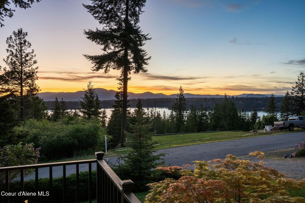 Photo of 9298 Clarkview Pl, Hayden, ID 83835 (MLS # 25-5556)