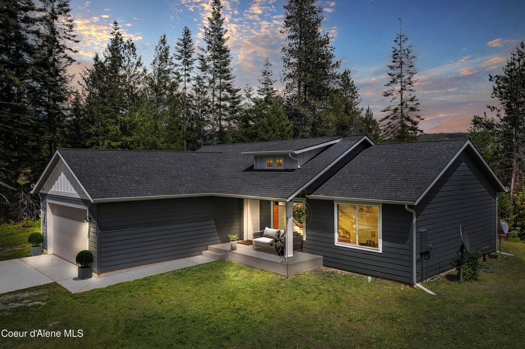 Photo of 1279 Gypsy Bay Road Road, Sagle, ID 83860 (MLS # 25-4703)