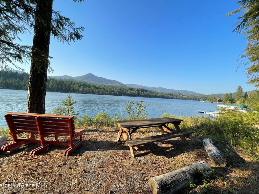 Photo of 1279 Gypsy Bay Road Road, Sagle, ID 83860 (MLS # 25-4703)