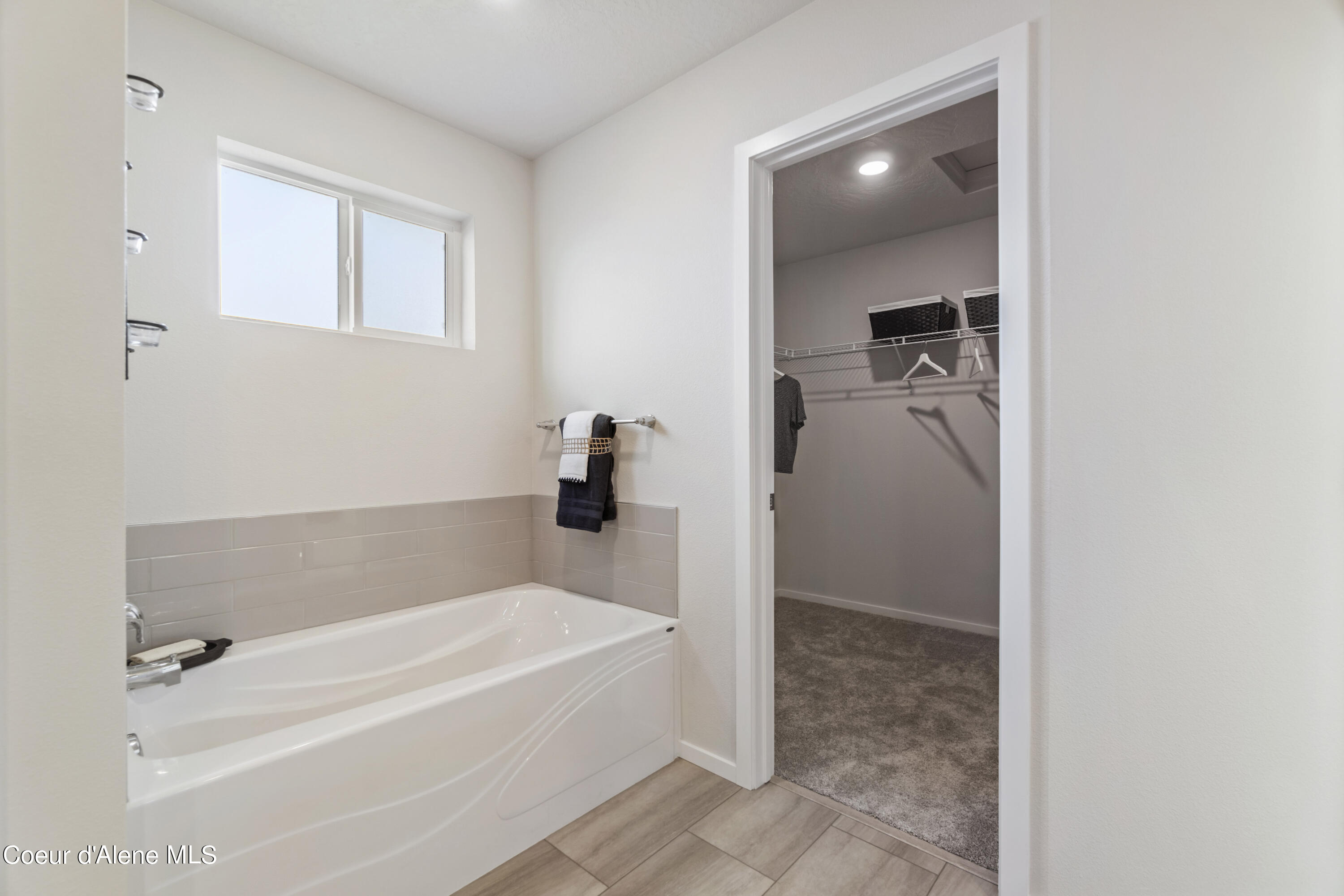 Hayden, Idaho 83835, United States, 4 Bedrooms Bedrooms, ,3 BathroomsBathrooms,Residential,Pending,57655