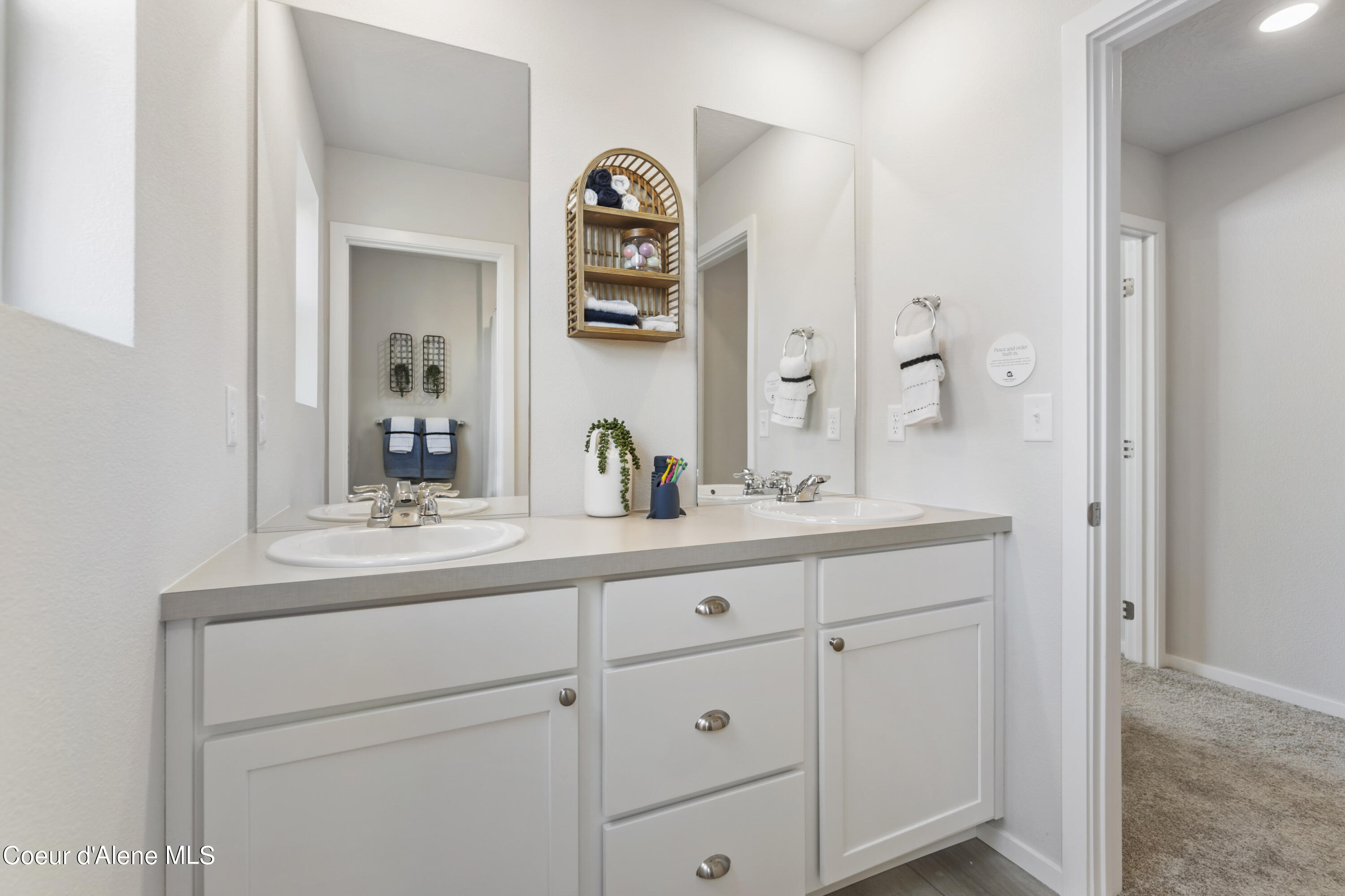 Hayden, Idaho 83835, United States, 4 Bedrooms Bedrooms, ,3 BathroomsBathrooms,Residential,Pending,57655