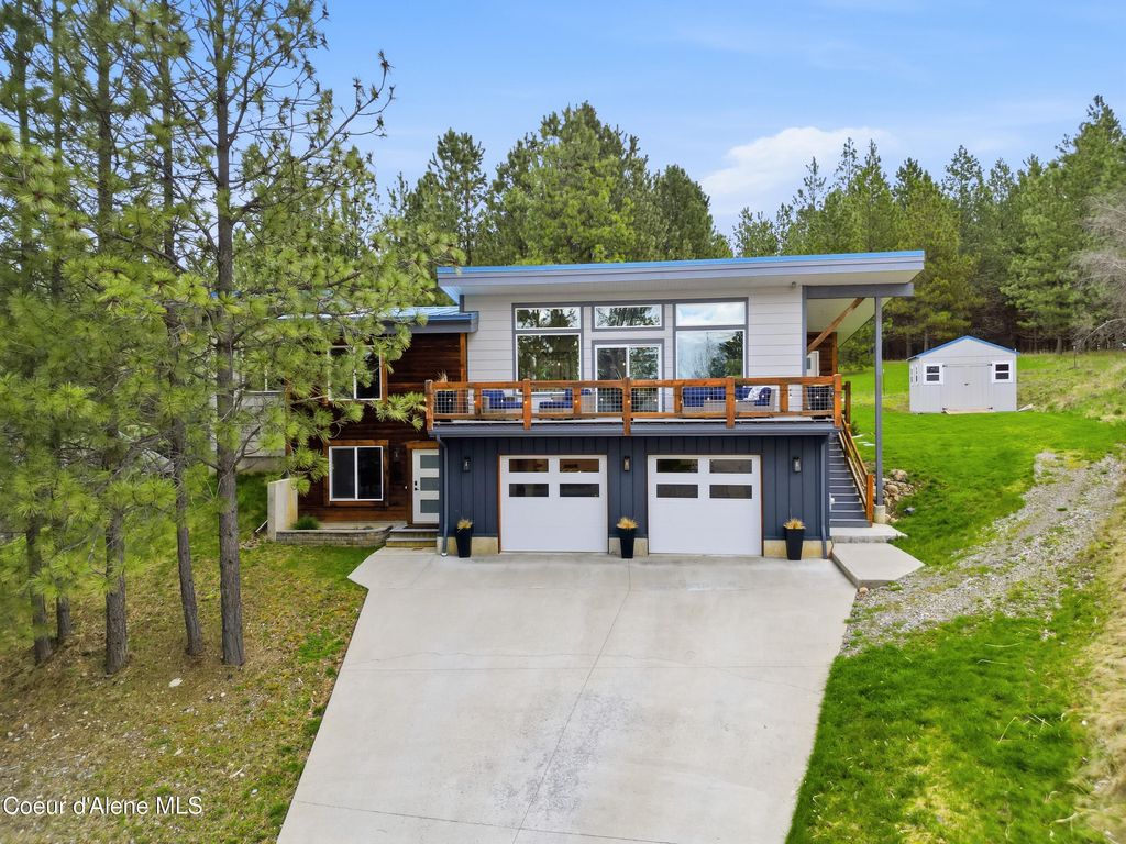 Photo of 944 Balcony Dr, Coeur dAlene, ID 83814 (MLS # 26-3896)