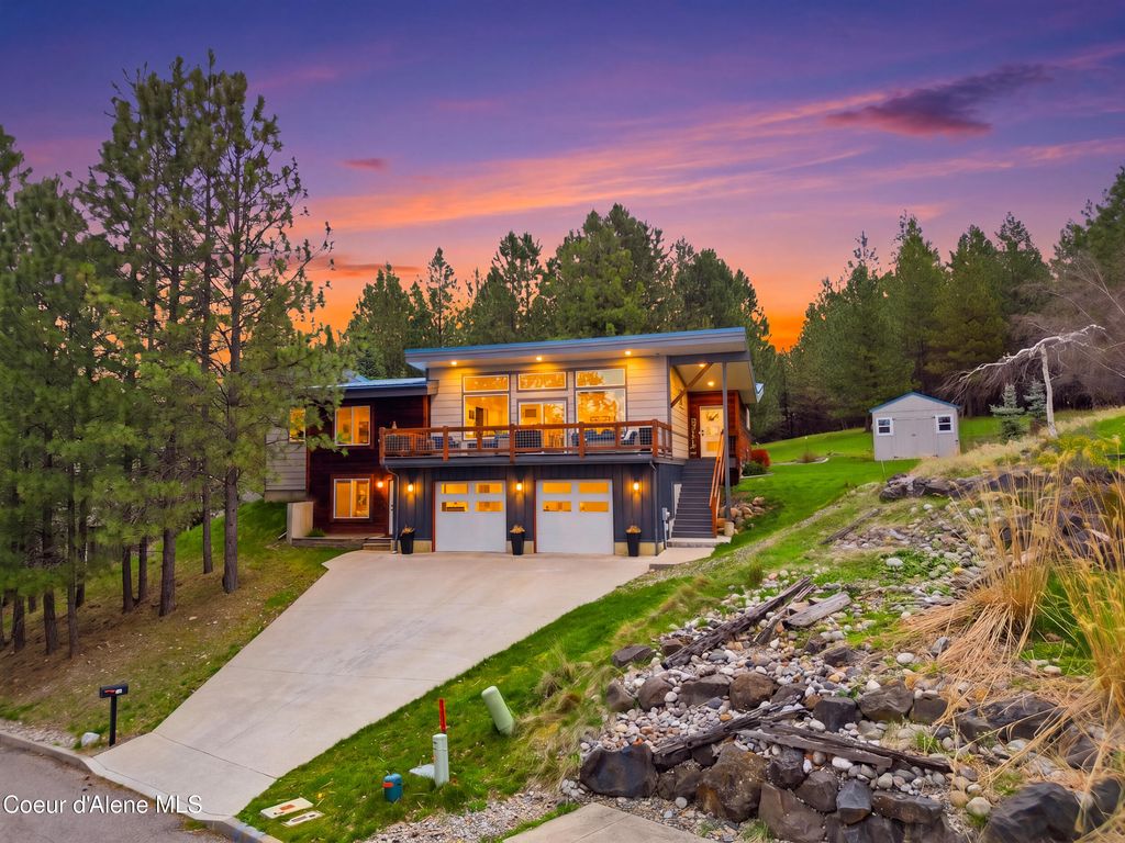 Photo of 944 Balcony Dr, Coeur dAlene, ID 83814 (MLS # 26-3896)