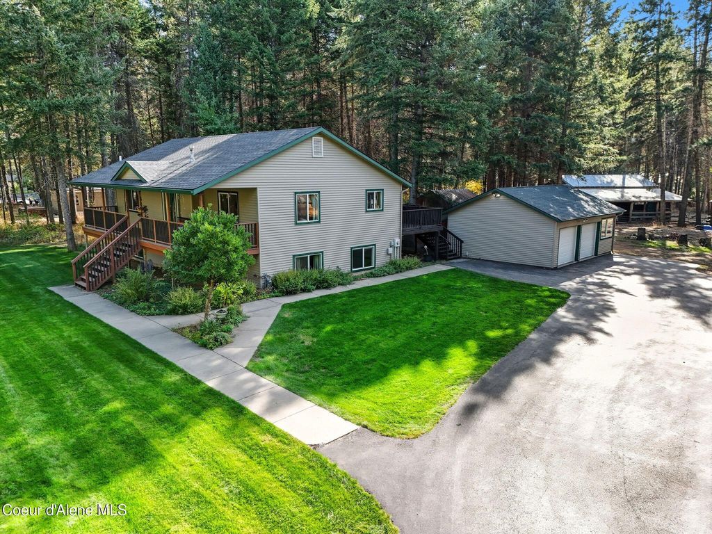 Photo of 5100 GOLDEN Ave, Rathdrum, ID 83858 (MLS # 25-10256)