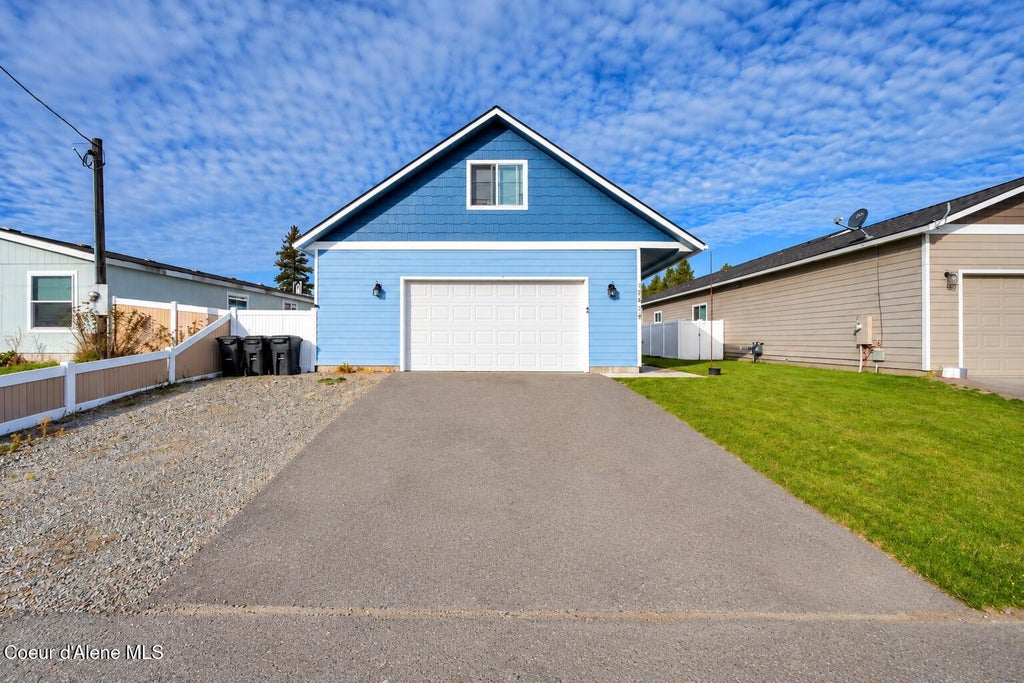 Photo of 32475 10th Ave, Spirit Lake, ID 83869 (MLS # 26-10269)