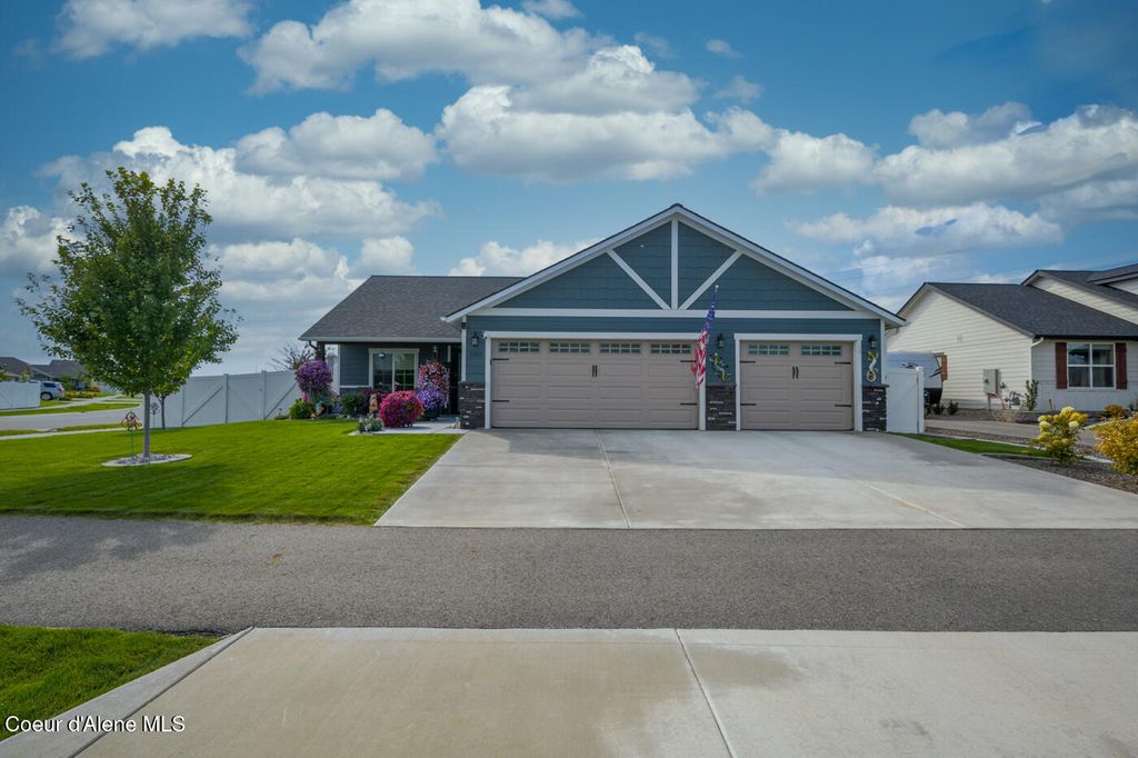 Photo of 13153 FARMSTEAD St, Rathdrum, ID 83858 (MLS # 25-8798)