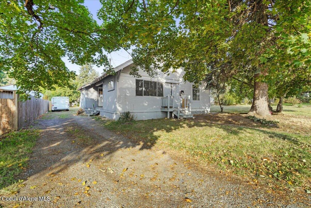 Photo of 1031 3rd St, Coeur dAlene, ID 83814 (MLS # 26-2485)