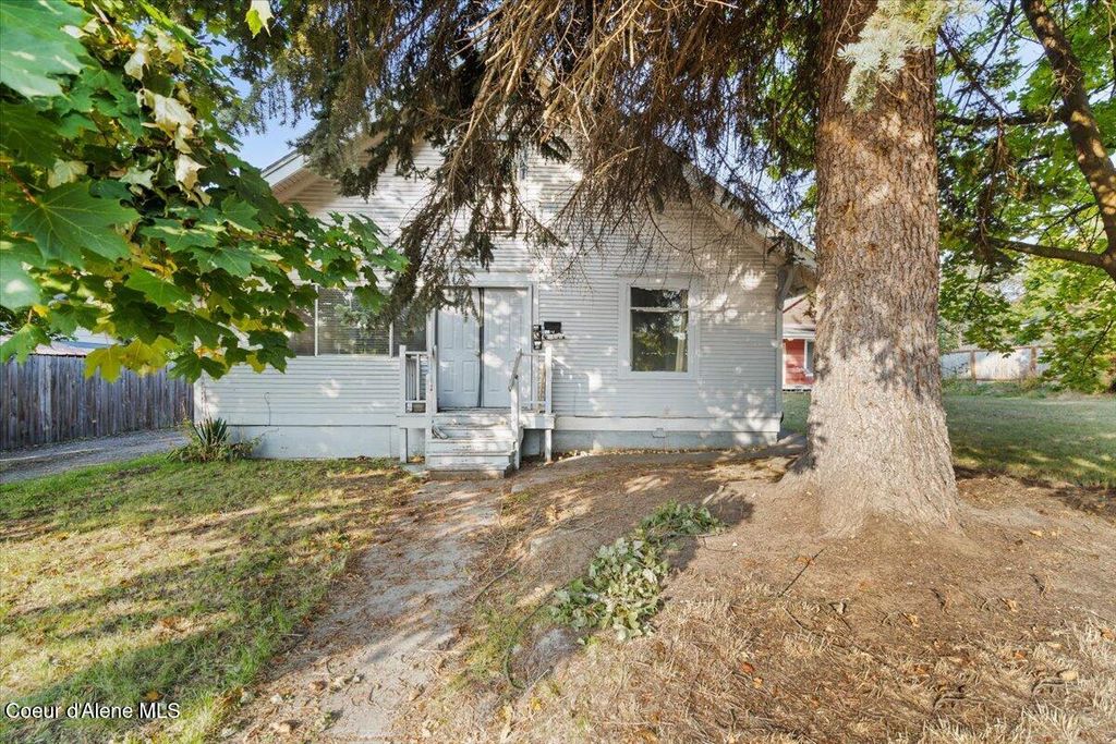 Photo of 1031 3rd St, Coeur dAlene, ID 83814 (MLS # 26-2485)