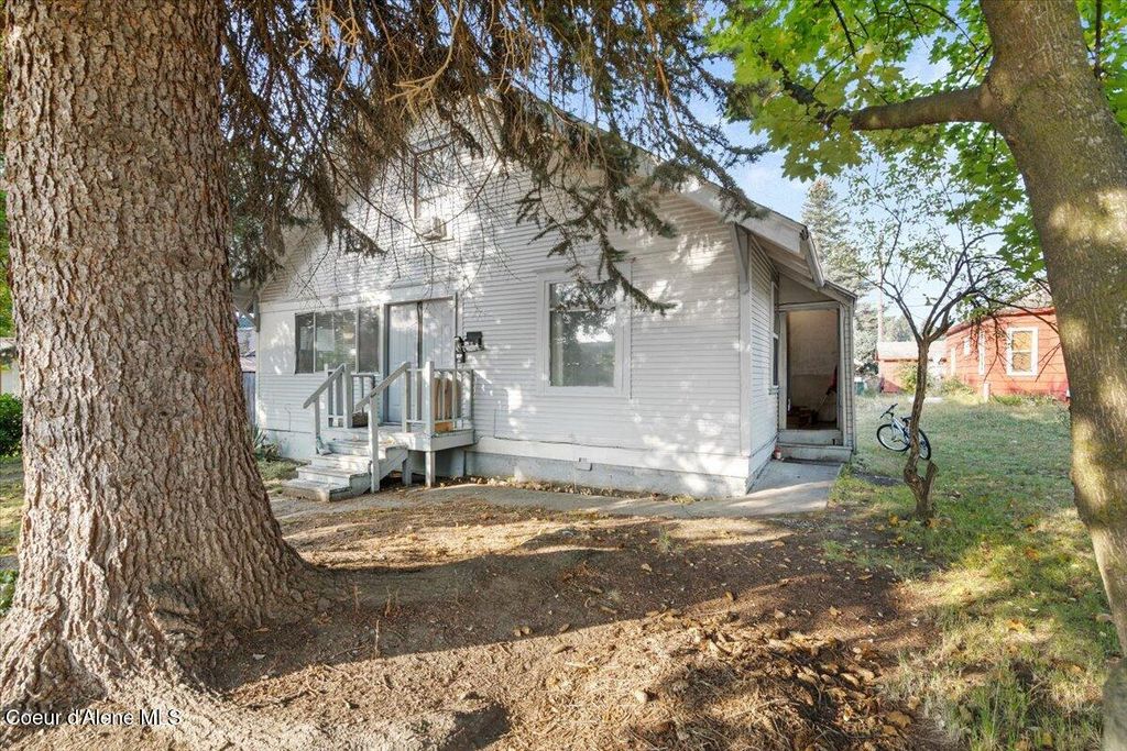 Photo of 1031 3rd St, Coeur dAlene, ID 83814 (MLS # 26-2485)