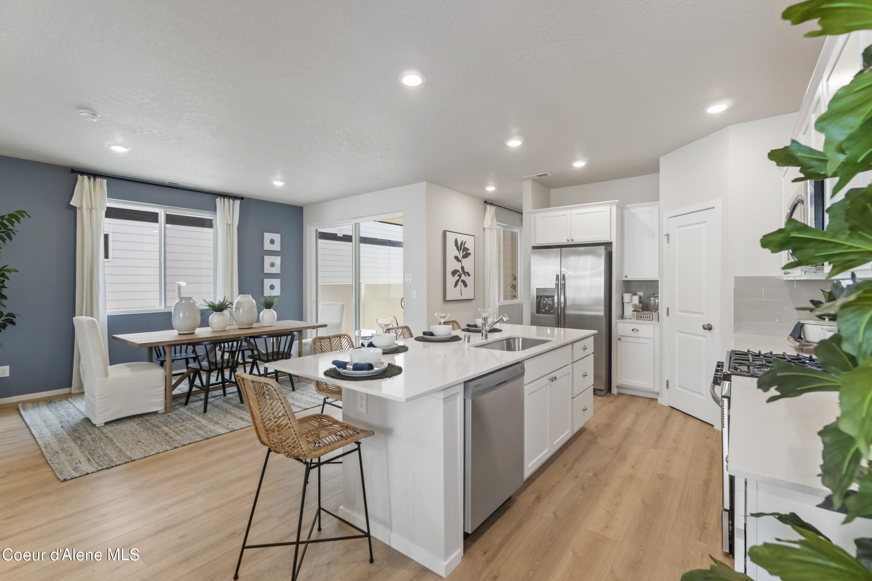 Hayden, Idaho 83835, United States, 4 Bedrooms Bedrooms, ,3 BathroomsBathrooms,Residential,Pending,47284