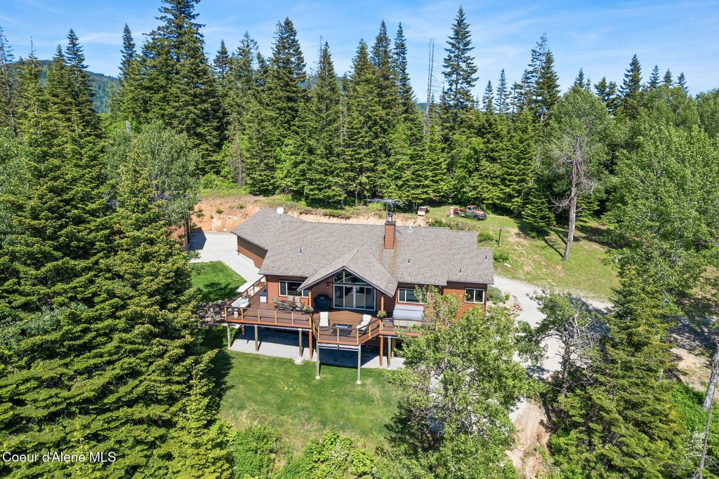 Photo of 17378 FREDDI Rd, Rathdrum, ID 83858 (MLS # 25-5462)
