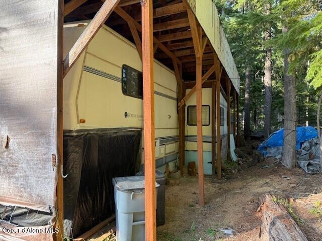 Photo of 922 Cottonwood Rd Rd, Priest River, ID 83856 (MLS # 25-8898)