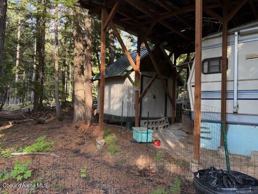 Photo of 922 Cottonwood Rd Rd, Priest River, ID 83856 (MLS # 25-8898)