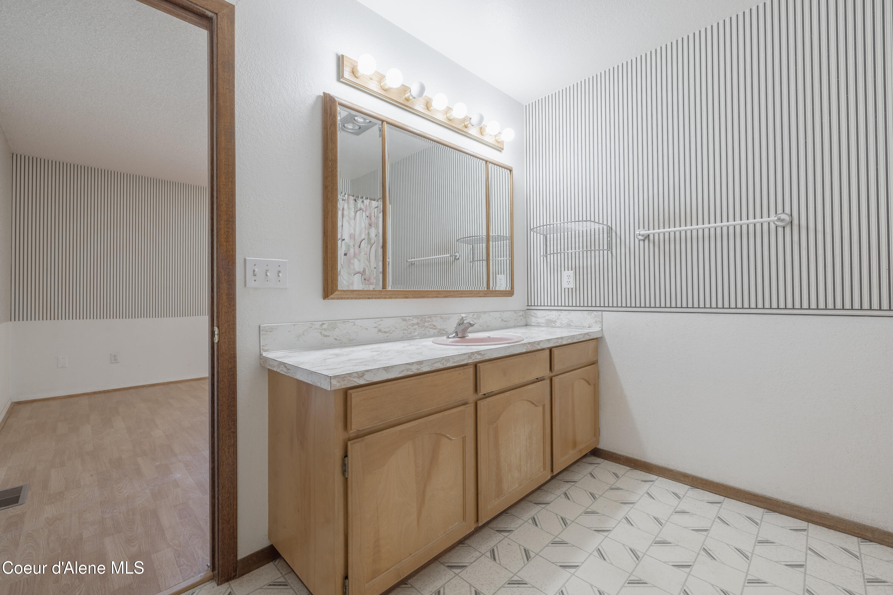 Spirit Lake, Idaho 83869, United States, 4 Bedrooms Bedrooms, ,3 BathroomsBathrooms,Residential,Pending,118151