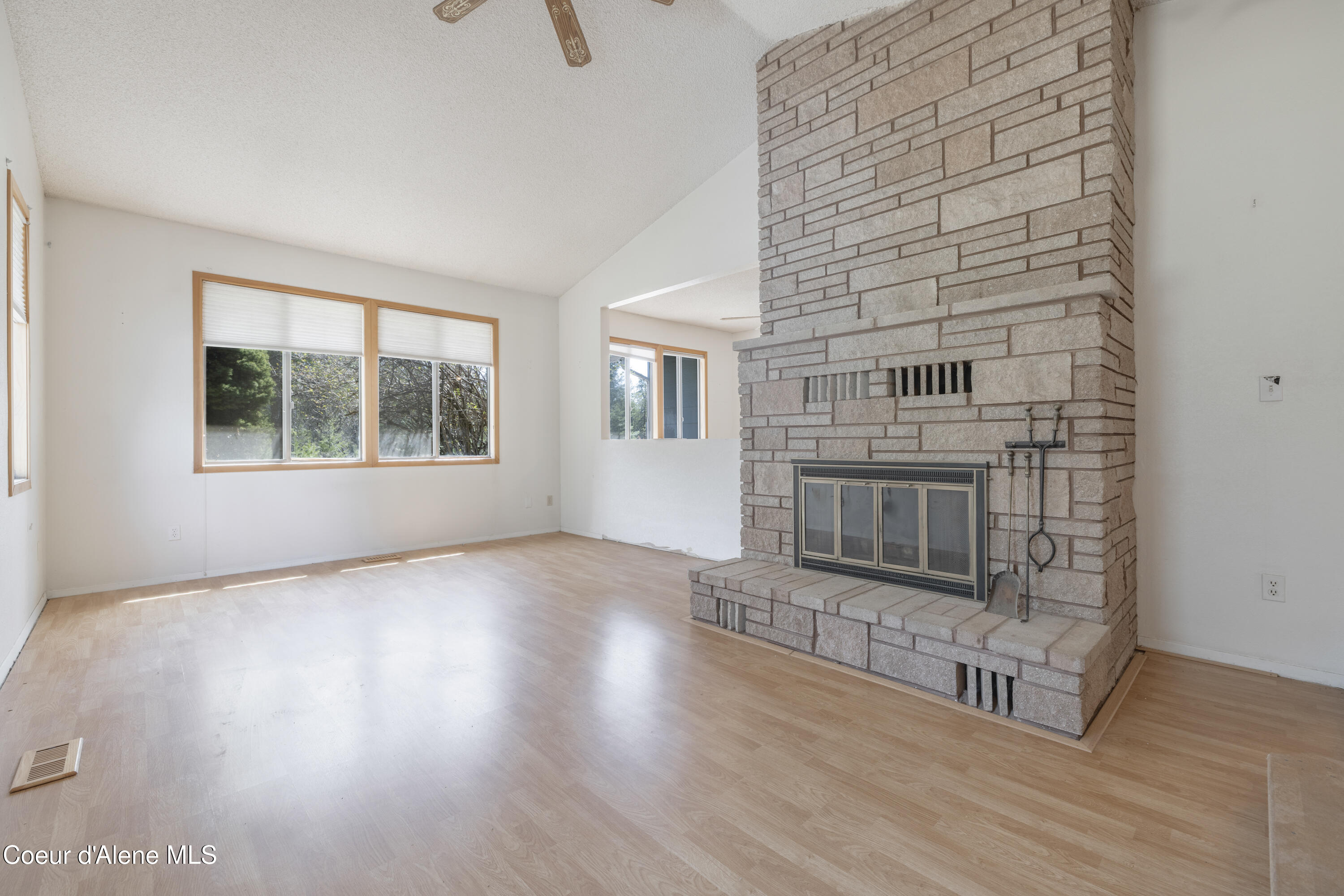 Spirit Lake, Idaho 83869, United States, 4 Bedrooms Bedrooms, ,3 BathroomsBathrooms,Residential,Pending,118151