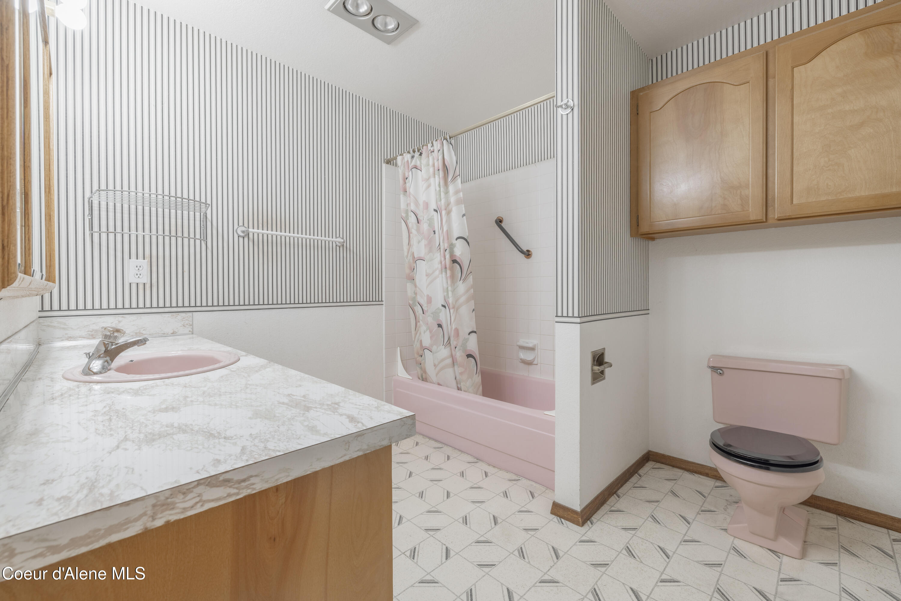 Spirit Lake, Idaho 83869, United States, 4 Bedrooms Bedrooms, ,3 BathroomsBathrooms,Residential,Pending,118151