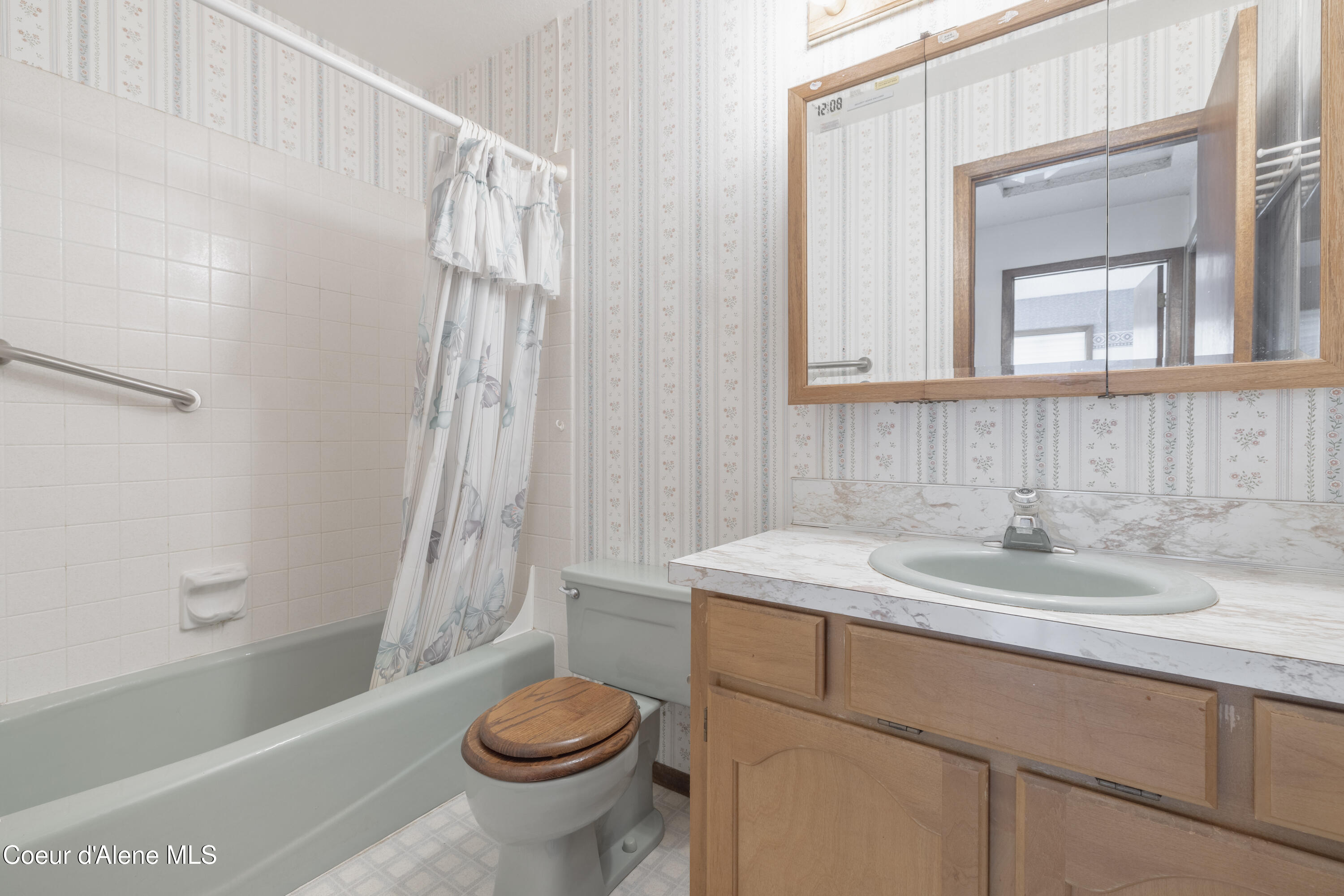 Spirit Lake, Idaho 83869, United States, 4 Bedrooms Bedrooms, ,3 BathroomsBathrooms,Residential,Pending,118151