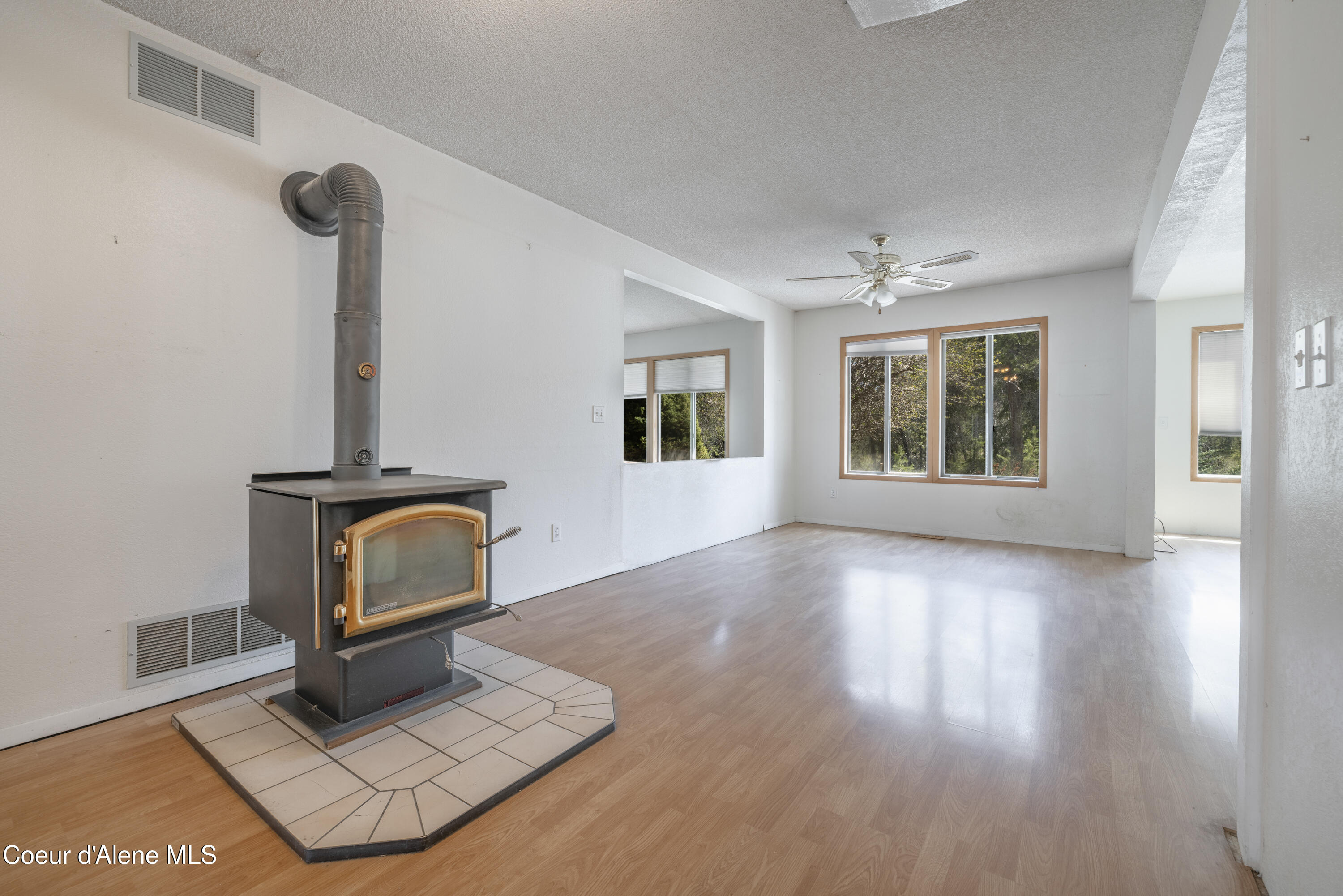 Spirit Lake, Idaho 83869, United States, 4 Bedrooms Bedrooms, ,3 BathroomsBathrooms,Residential,Pending,118151