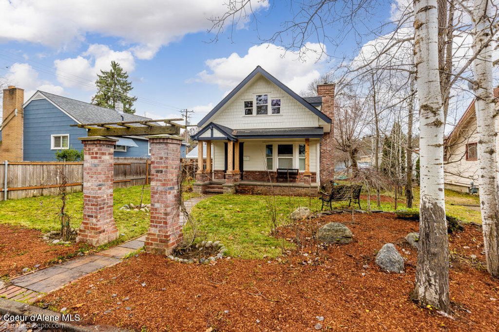 Photo of 1812 FRONT Ave, Coeur dAlene, ID 83814 (MLS # 25-11512)