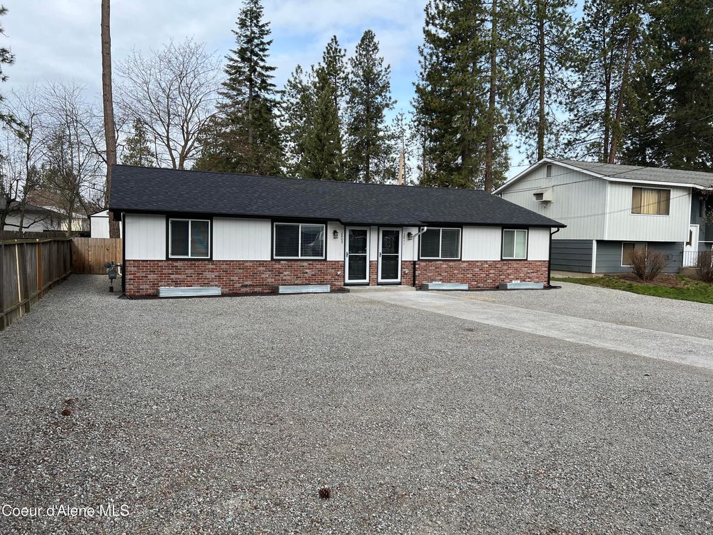 Photo of 2809 &amp;2811 HONEYSUCKLE, Coeur dAlene, ID 83814 (MLS # 25-8909)