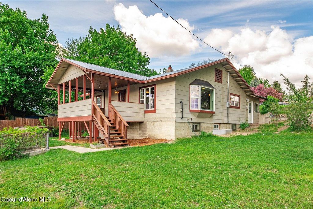 Photo of 342 Summit Blvd, Priest River, ID 83856 (MLS # 26-116)