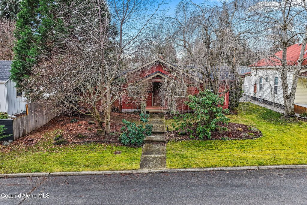 Photo of 1006 Pennsylvania Ave, Coeur dAlene, ID 83814 (MLS # 26-324)