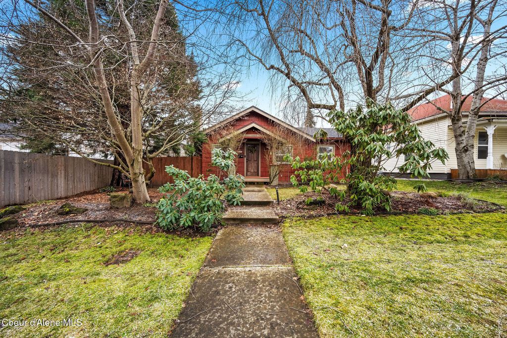 Photo of 1006 Pennsylvania Ave, Coeur dAlene, ID 83814 (MLS # 26-324)