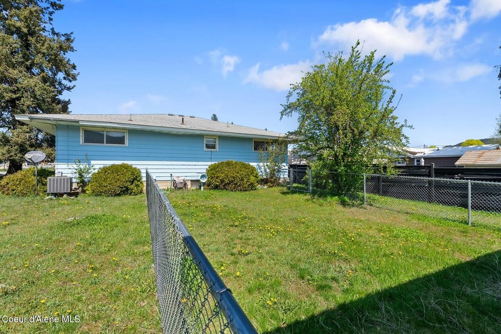 Photo of 18 Jackson Ave, Priest River, ID 83856 (MLS # 25-11660)