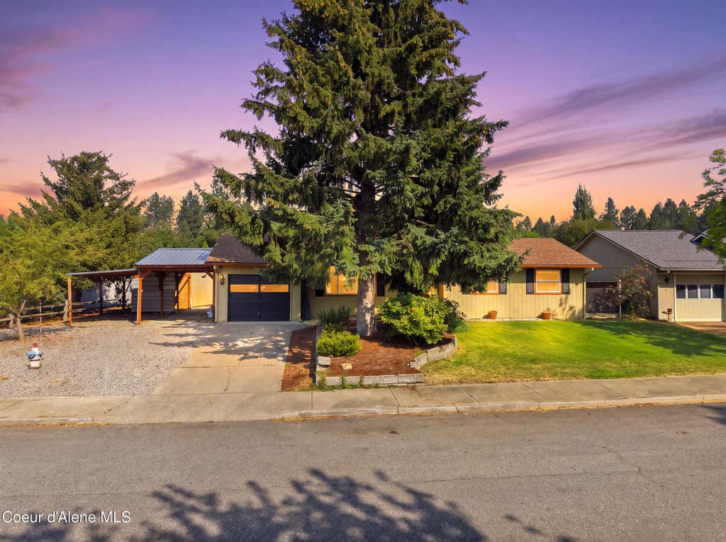 Photo of 1909 Meadow LN, Post Falls, ID 83854 (MLS # 26-8585)