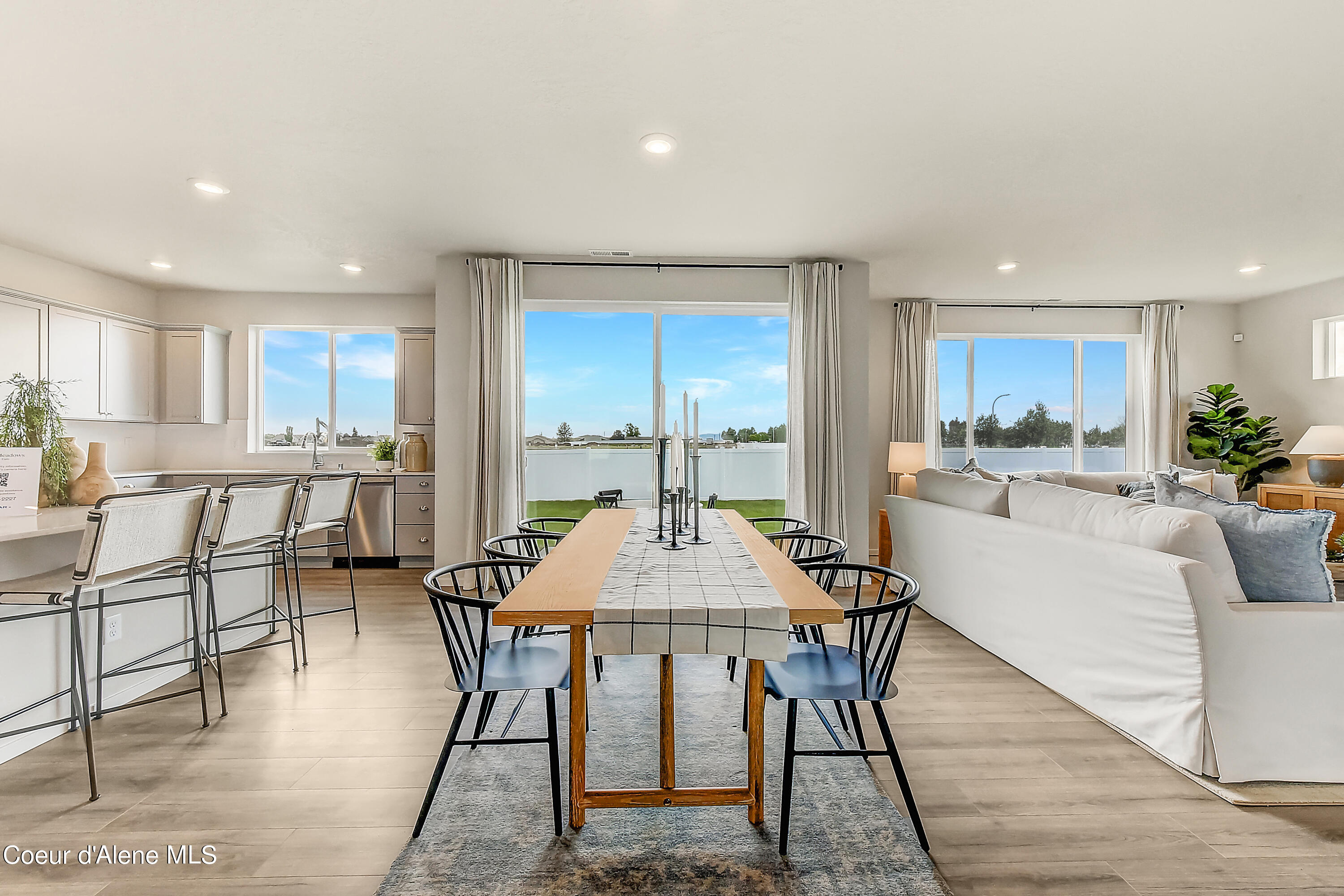 Hayden, Idaho 83835, United States, 4 Bedrooms Bedrooms, ,3 BathroomsBathrooms,Residential,Active,88410