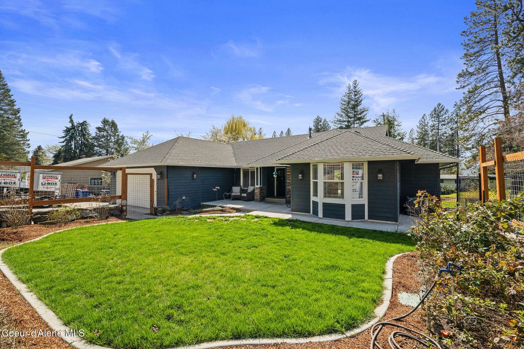 Photo of 1405 Cherrywood Dr, Coeur dAlene, ID 83814 (MLS # 26-3945)